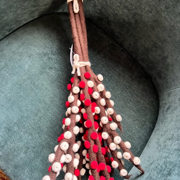 Felted Holly Berry Branches Wool 6 Branches Centerpiece Mantle Decor - Picture 7 of 8